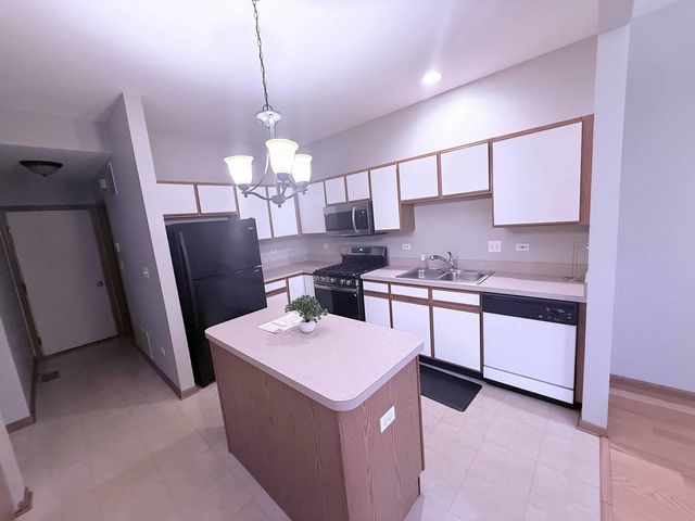 1533 Keystone Court, Elgin, IL 60120