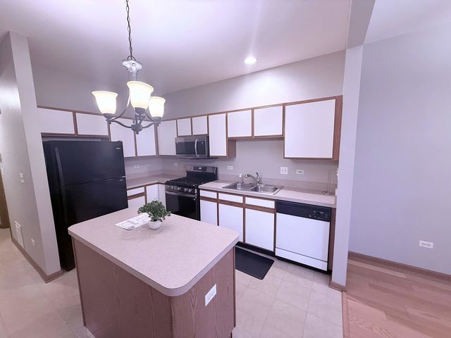 1533 Keystone Court, Elgin, IL 60120