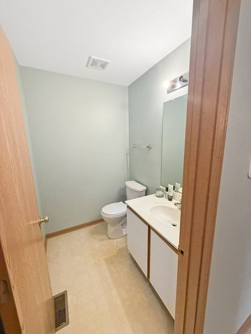 1533 Keystone Court, Elgin, IL 60120