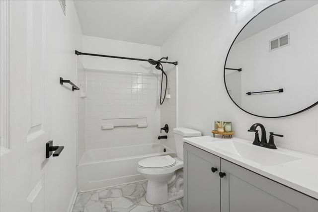 780 Symphony Drive 780, Aurora, IL 60504