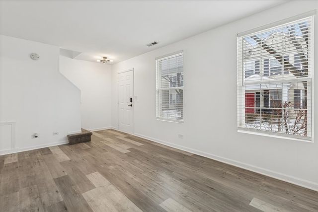 780 Symphony Drive 780, Aurora, IL 60504