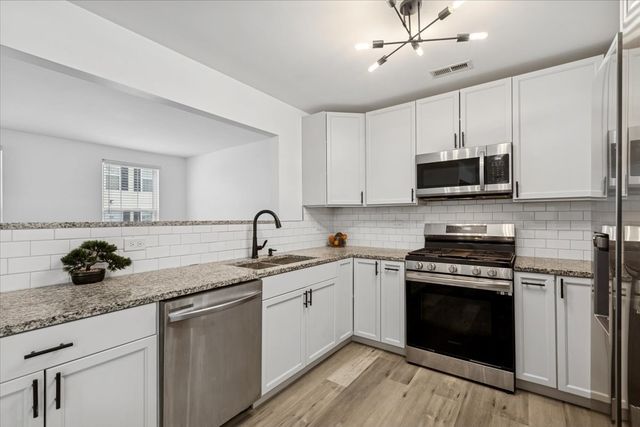 780 Symphony Drive 780, Aurora, IL 60504