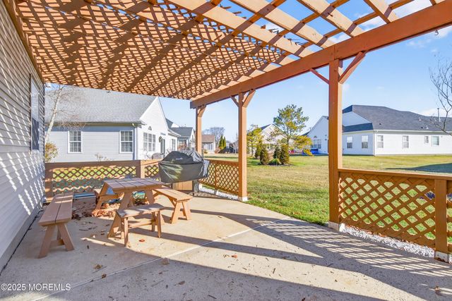 11 Drayton Road, Manchester, NJ 08759