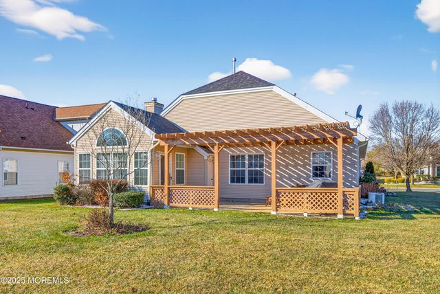 11 Drayton Road, Manchester, NJ 08759