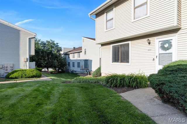 613 Summer Winds Lane B, St Peters, MO 63376