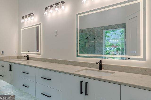 85 Brookview Place, Oxford, GA 30054