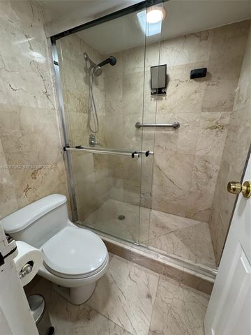 100 Bayview Dr 309, Sunny Isles Beach, FL 33160