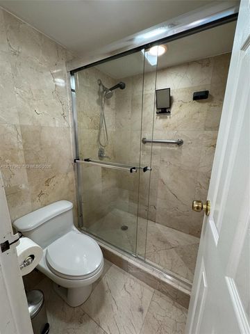 100 Bayview Dr 309, Sunny Isles Beach, FL 33160