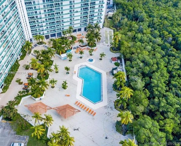 100 Bayview Dr 309, Sunny Isles Beach, FL 33160