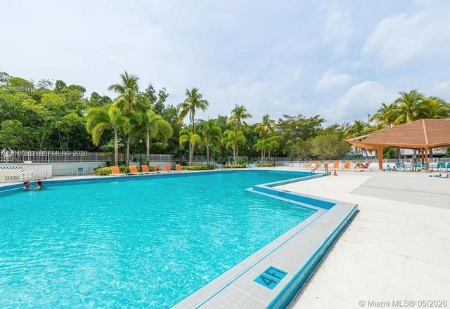 100 Bayview Dr 309, Sunny Isles Beach, FL 33160