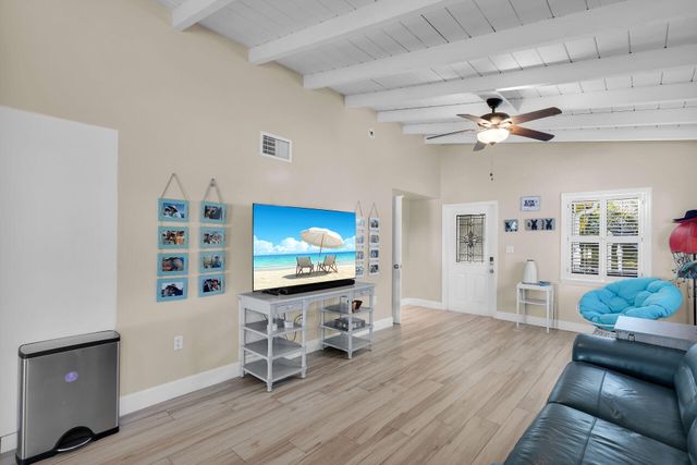 28 Tarpon Avenue, Key Largo, FL 33037