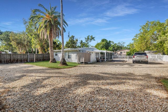 28 Tarpon Avenue, Key Largo, FL 33037