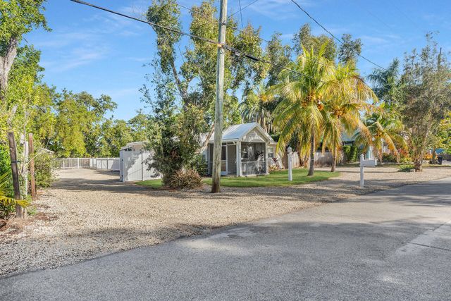 28 Tarpon Avenue, Key Largo, FL 33037