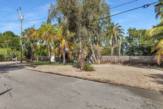 28 Tarpon Avenue, Key Largo, FL 33037