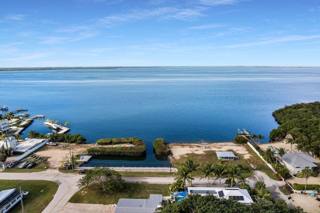 28 Tarpon Avenue, Key Largo, FL 33037