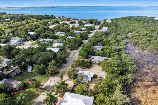 28 Tarpon Avenue, Key Largo, FL 33037