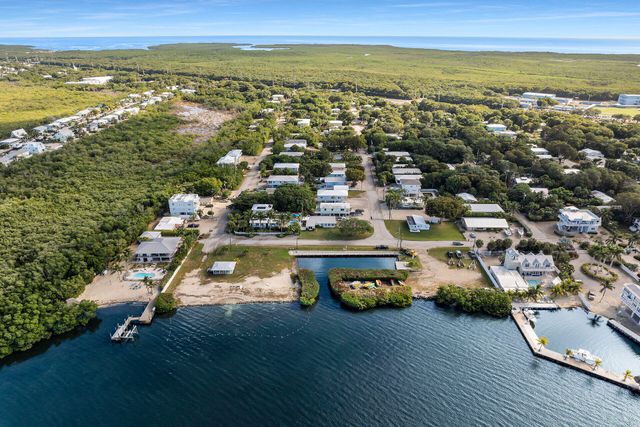 28 Tarpon Avenue, Key Largo, FL 33037