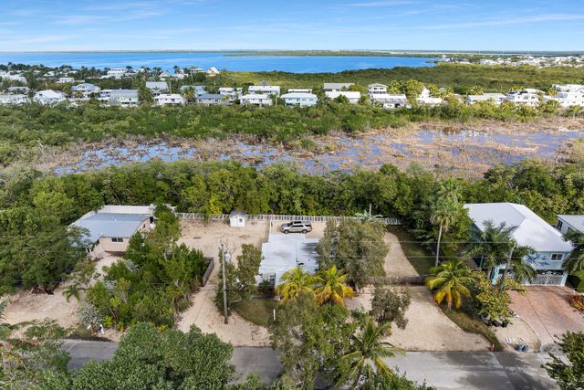 28 Tarpon Avenue, Key Largo, FL 33037