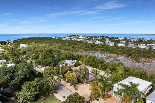 28 Tarpon Avenue, Key Largo, FL 33037