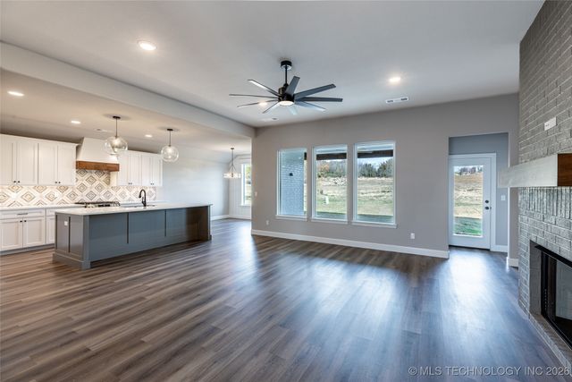 27909 E 107th Street S, Coweta, OK 74429