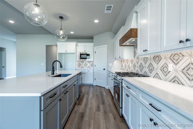 27909 E 107th Street S, Coweta, OK 74429