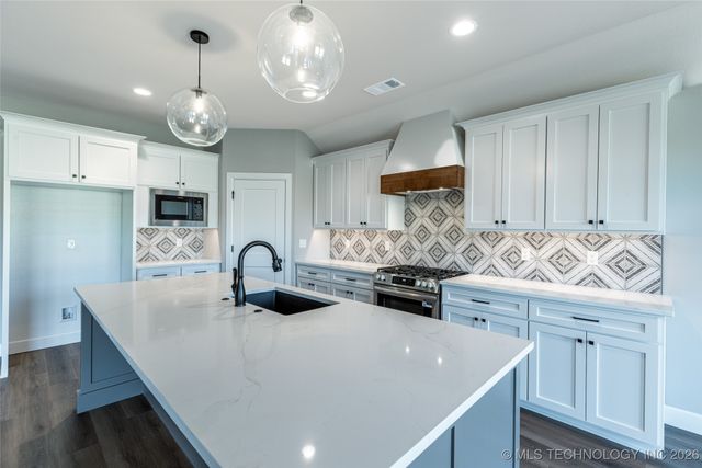 27909 E 107th Street S, Coweta, OK 74429