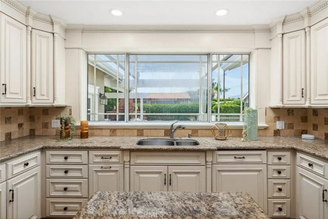 403 S Valley Center Avenue, Glendora, CA 91741