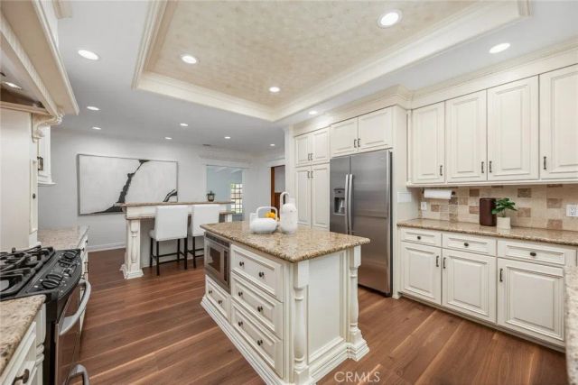 403 S Valley Center Avenue, Glendora, CA 91741