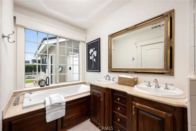 403 S Valley Center Avenue, Glendora, CA 91741