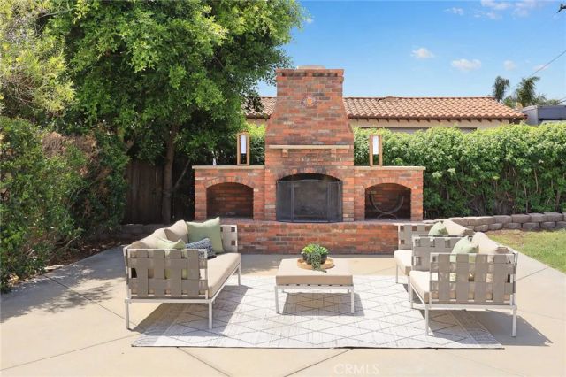 403 S Valley Center Avenue, Glendora, CA 91741