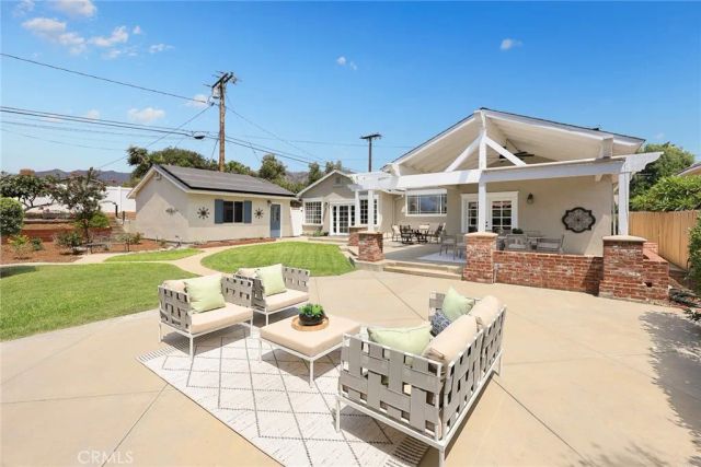 403 S Valley Center Avenue, Glendora, CA 91741