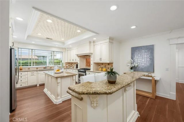403 S Valley Center Avenue, Glendora, CA 91741