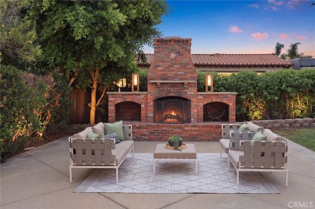 403 S Valley Center Avenue, Glendora, CA 91741