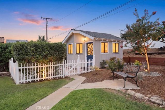 403 S Valley Center Avenue, Glendora, CA 91741