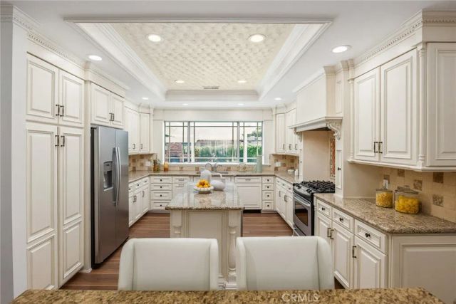 403 S Valley Center Avenue, Glendora, CA 91741