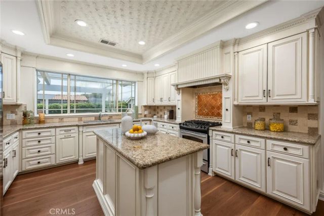 403 S Valley Center Avenue, Glendora, CA 91741