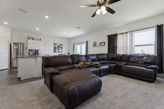 5810 Rue Picasso, Converse, TX 78109