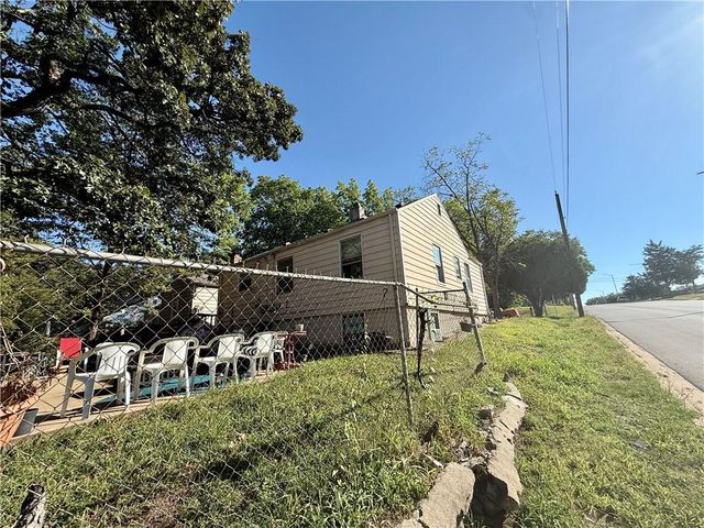 7444 Park Avenue, Kansas City, MO 64132
