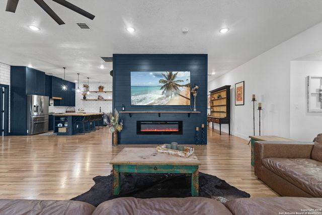 1591 Leissner School, Seguin, TX 78155