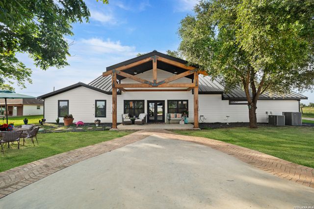 1591 Leissner School, Seguin, TX 78155