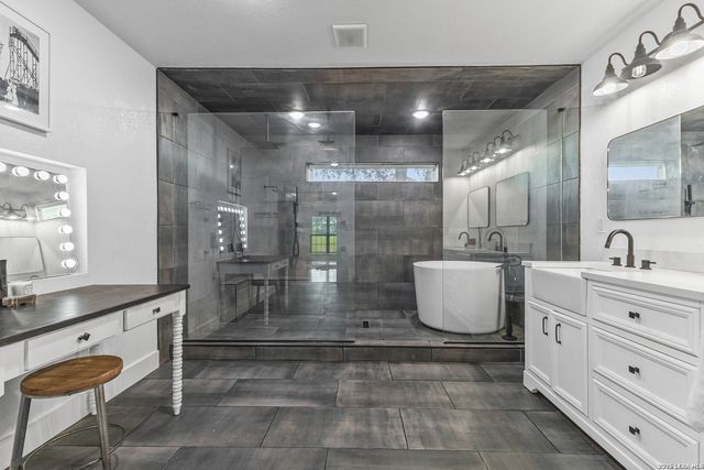 1591 Leissner School, Seguin, TX 78155