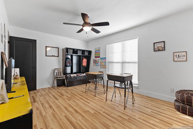 1591 Leissner School, Seguin, TX 78155