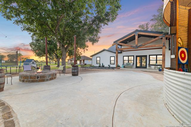 1591 Leissner School, Seguin, TX 78155