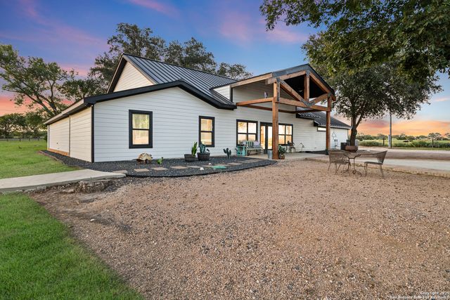 1591 Leissner School, Seguin, TX 78155