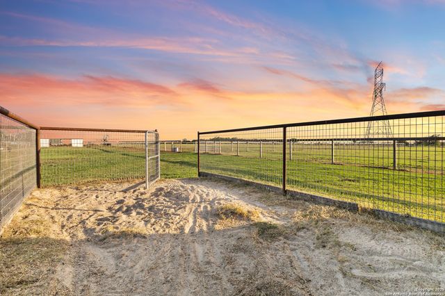 1591 Leissner School, Seguin, TX 78155