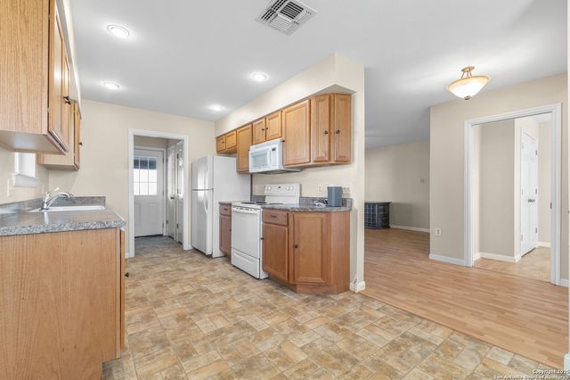 1591 Leissner School, Seguin, TX 78155