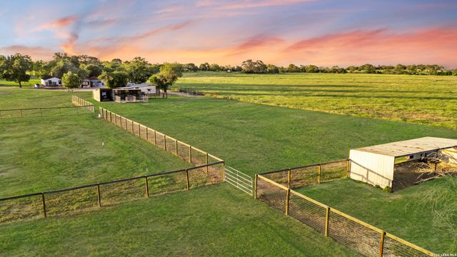 1591 Leissner School, Seguin, TX 78155