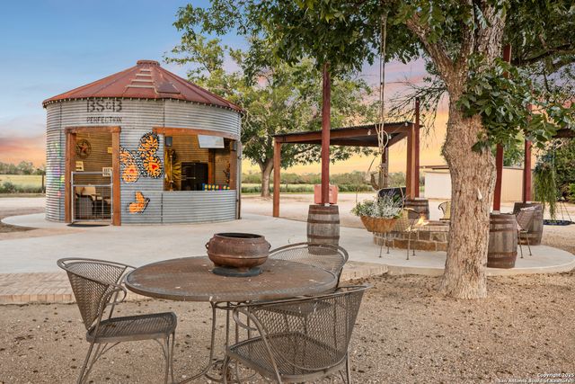 1591 Leissner School, Seguin, TX 78155