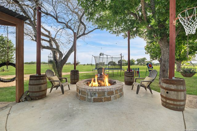 1591 Leissner School, Seguin, TX 78155