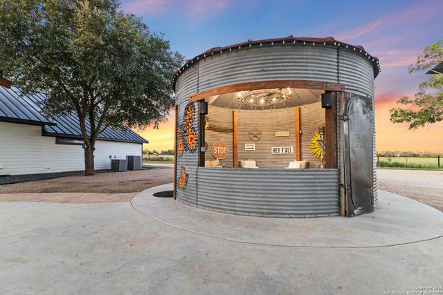 1591 Leissner School, Seguin, TX 78155